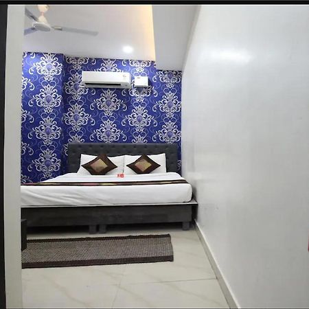 Hotel Cross Road By Wb Inn Unnao Екстер'єр фото