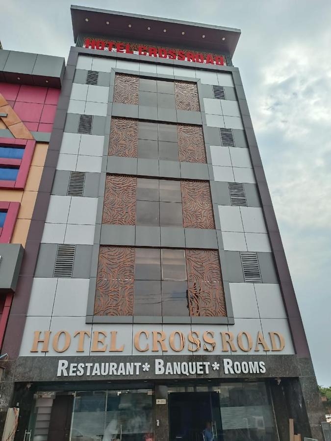 Hotel Cross Road By Wb Inn Unnao Екстер'єр фото