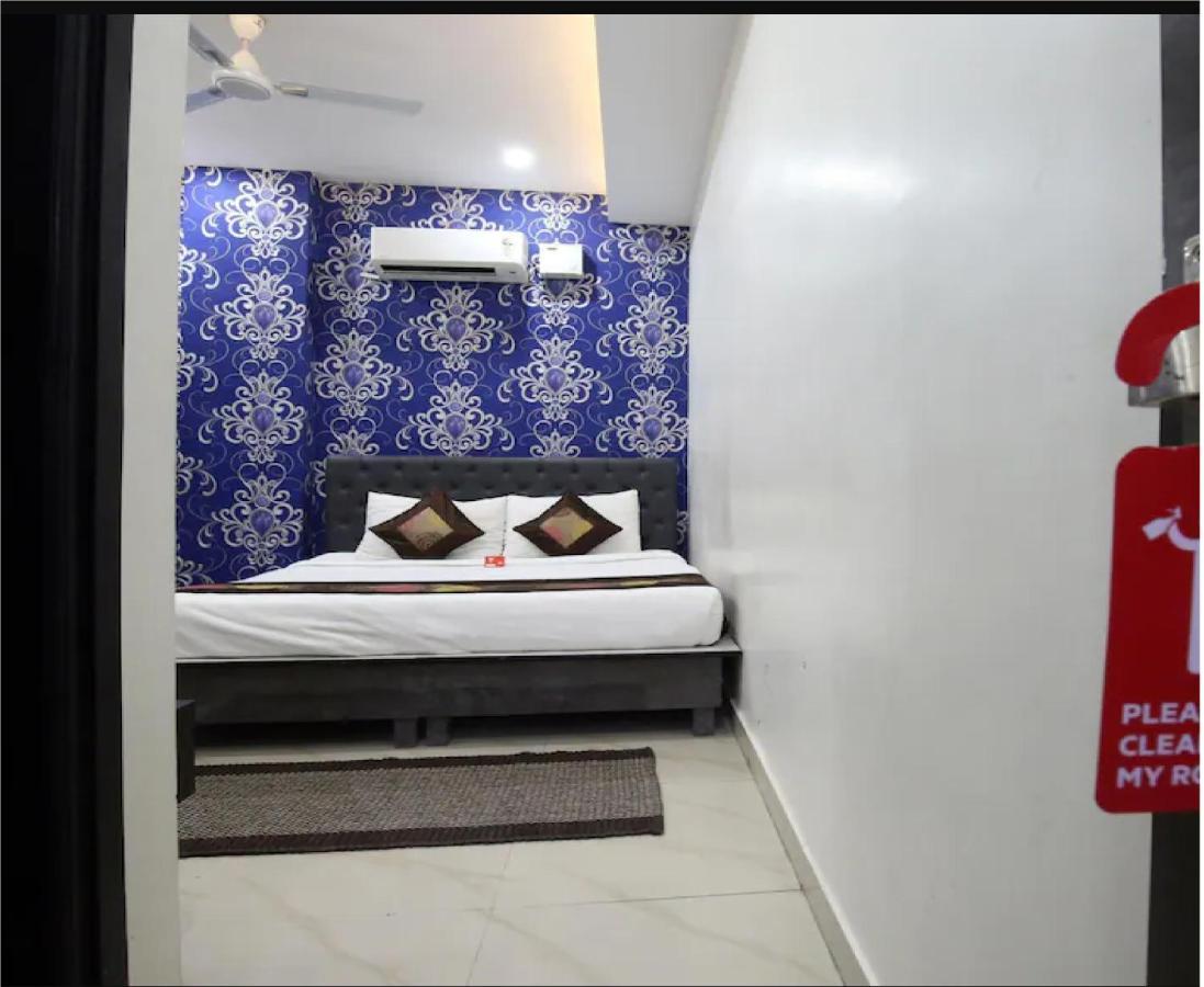 Hotel Cross Road By Wb Inn Unnao Екстер'єр фото