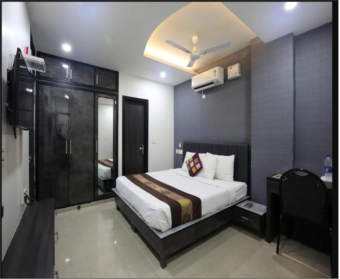 Hotel Cross Road By Wb Inn Unnao Екстер'єр фото