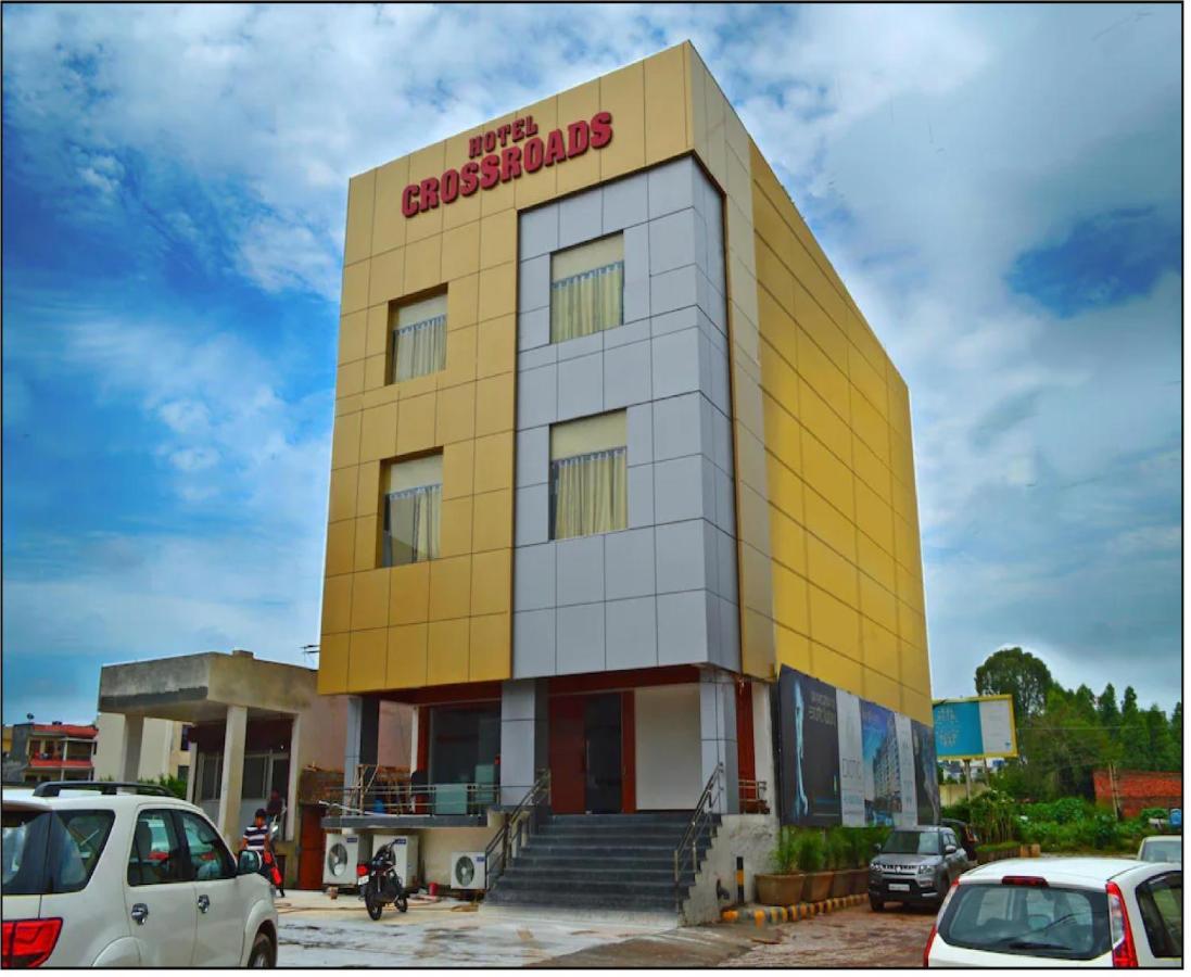 Hotel Cross Road By Wb Inn Unnao Екстер'єр фото