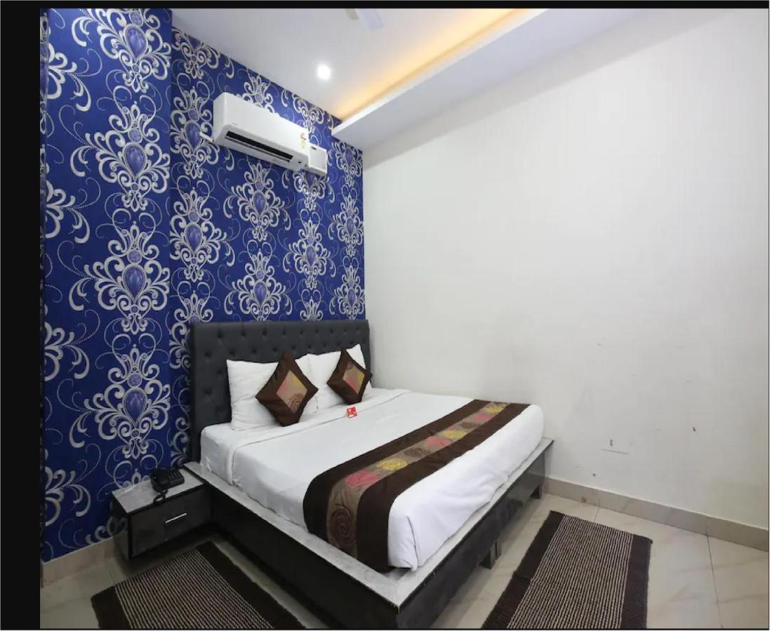 Hotel Cross Road By Wb Inn Unnao Екстер'єр фото