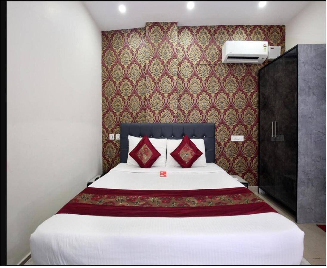 Hotel Cross Road By Wb Inn Unnao Екстер'єр фото