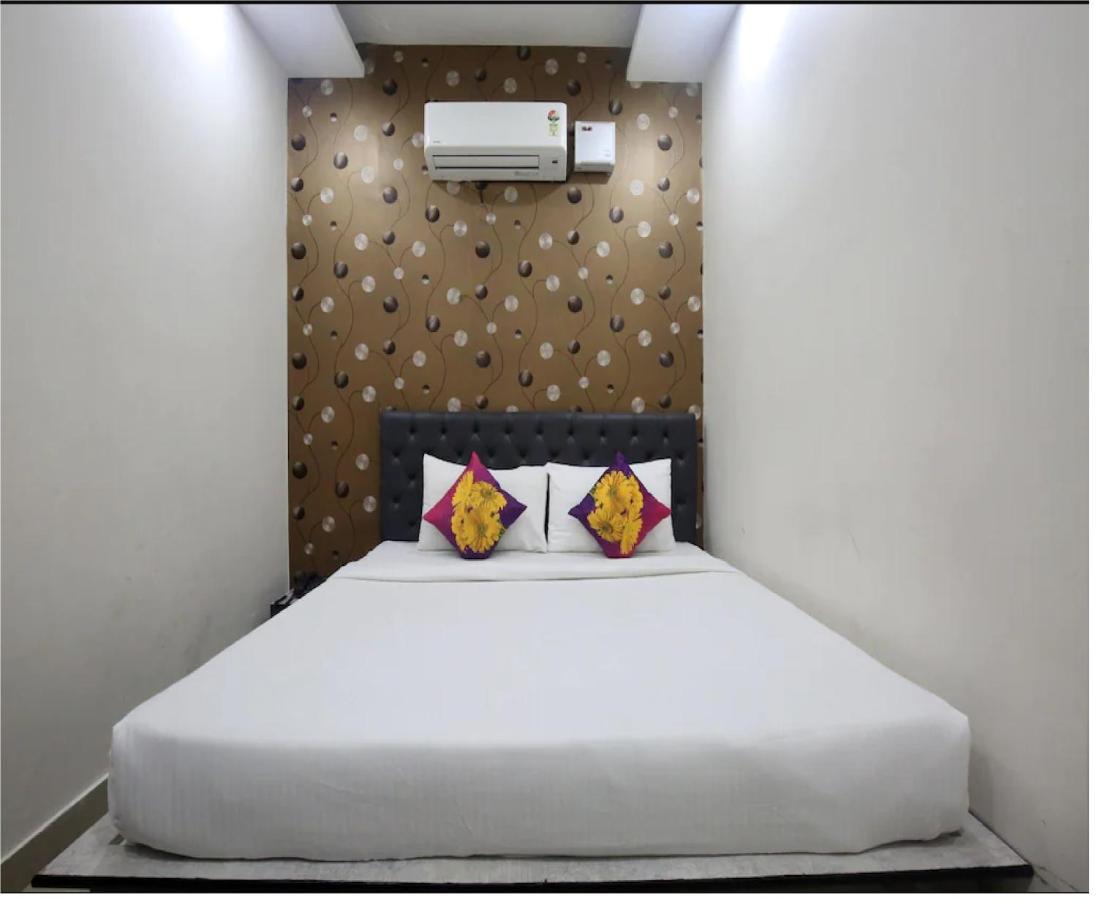 Hotel Cross Road By Wb Inn Unnao Екстер'єр фото